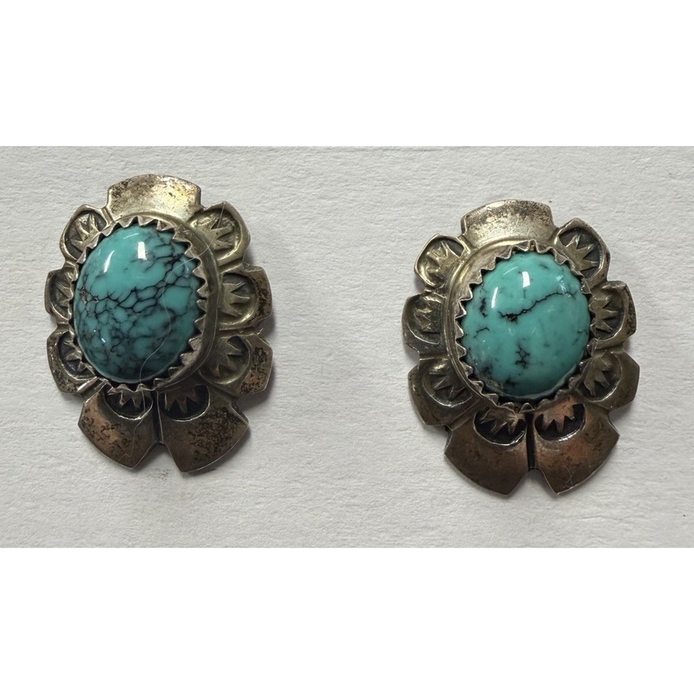 Zuni Lawrence Ohmsatte Sterling Silver Kingman Turquoise Scalloped Stud Earrings